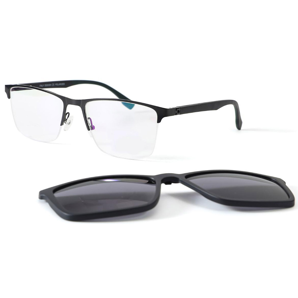 Klip Ultralight persegi pada kacamata hitam Klip Ultralight persegi pada kacamata hitam