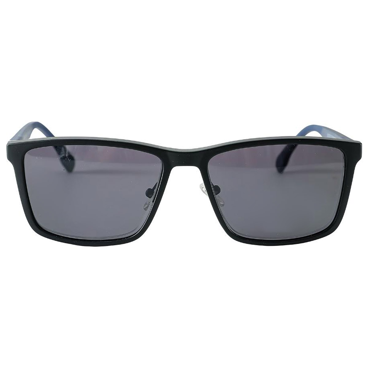 Klip Ultralight persegi pada kacamata hitam Klip Ultralight persegi pada kacamata hitam